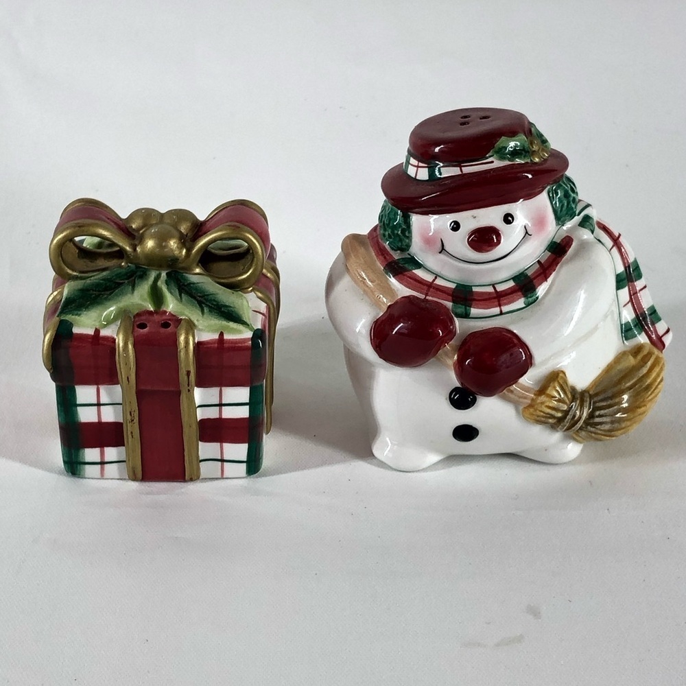 Fitz & Floyd Festive Snowman and Gift Salt & Pepper Shaker Set